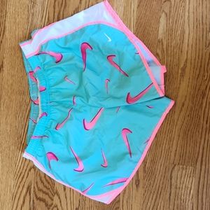 Girls Nike Shorts XL